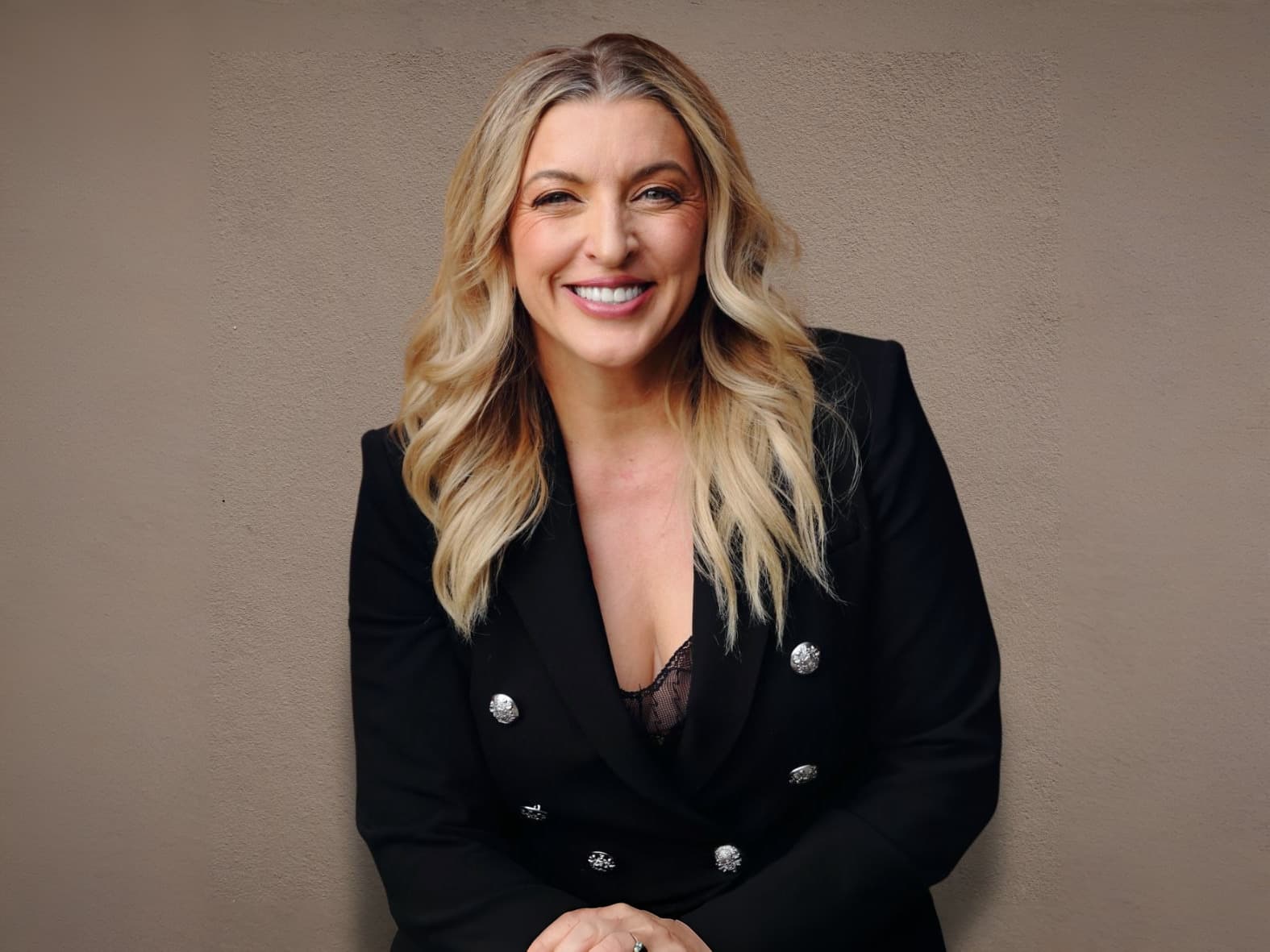 Real Estate Agents Face a 'Mirror Problem' of Self-Perception and Public Trust, Says Industry Leader