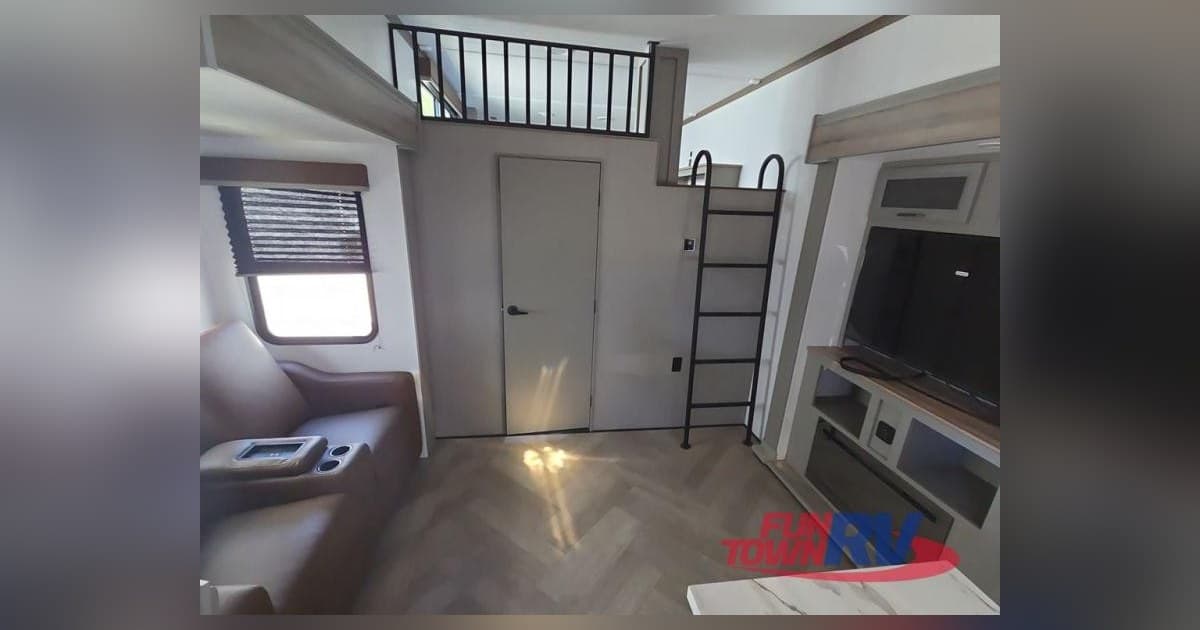 Johnny's RV Superstore Expands Inventory with New Sandpiper Fifth Wheels in Theodore, Alabama